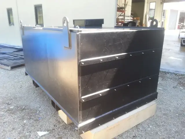 2000L polypropylene tank with welded construction